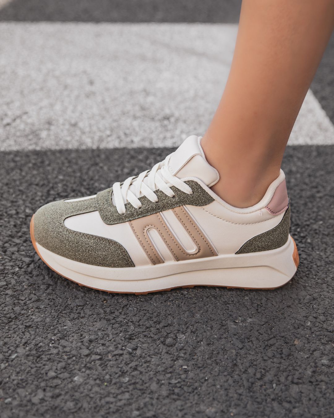 Zapatillas mujer blancas y verdes con cordones Aurelie
