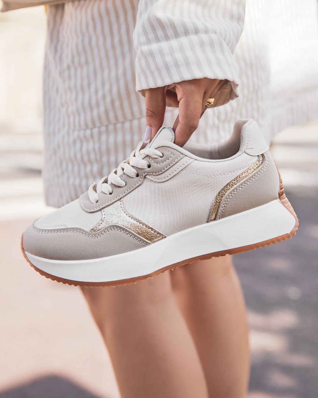 Zapatillas plataforma mujer beige con cordones - Alyson - Casualmode.es