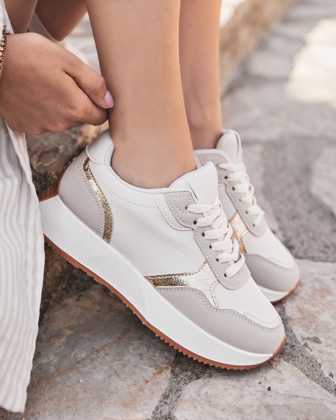 Zapatillas plataforma mujer beige con cordones - Alyson - Casualmode.es