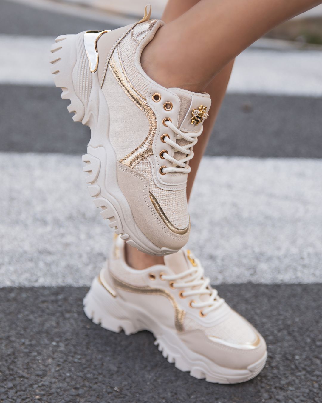 Zapatillas beige mujer con suela gruesa y cordones - Davina - Casualmode.es