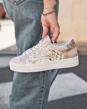 Zapatillas doradas mujer con cordones y motivos - Margot - Casualmode.es