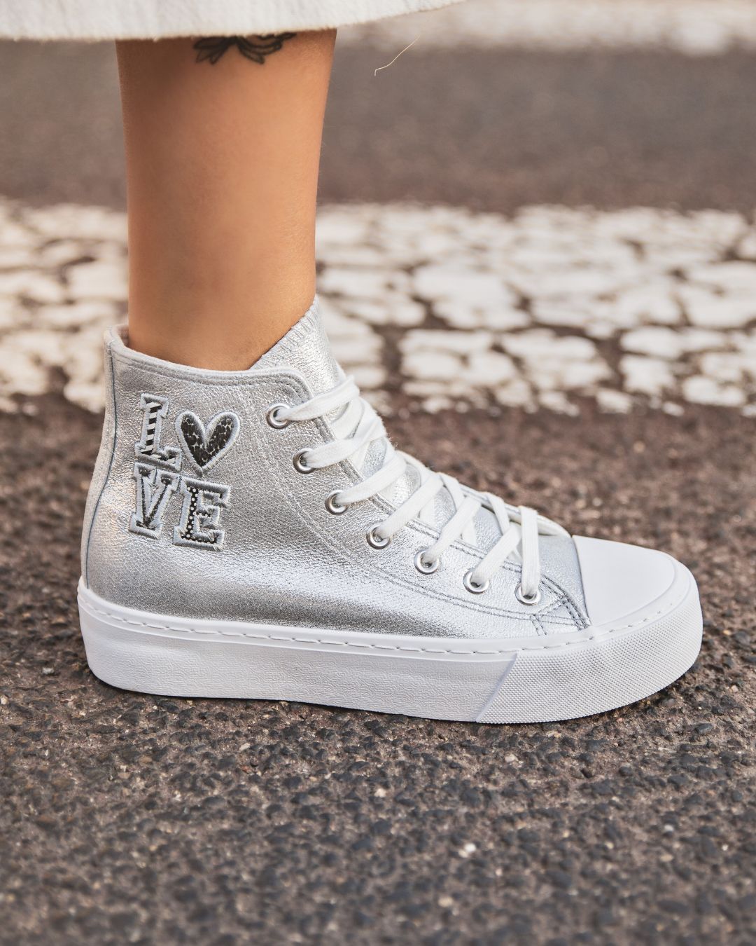 Zapatillas altas mujer plateadas con cordones - Lydia - Casualmode.es