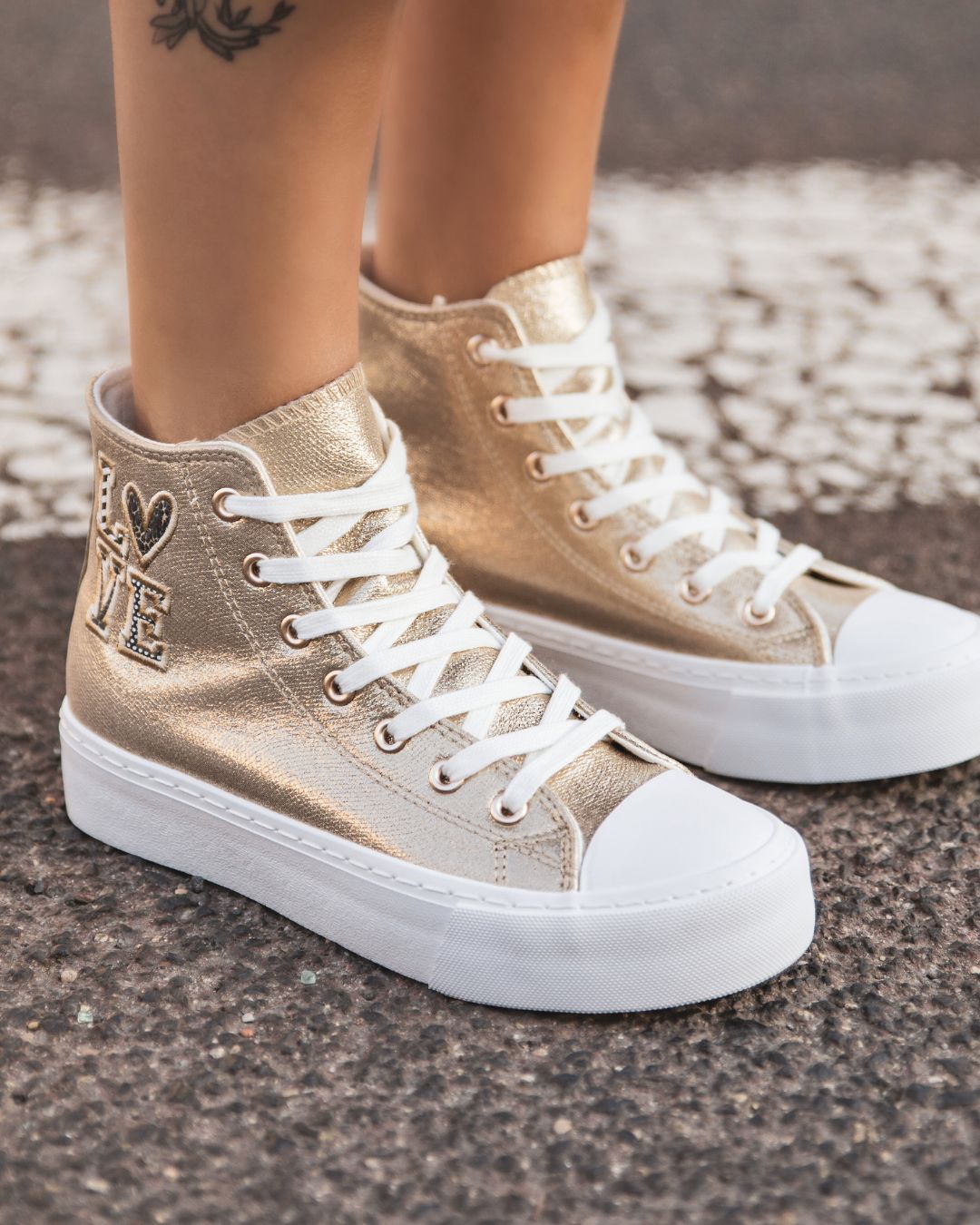 Zapatillas altas mujer doradas con cordones - Lydia - Casualmode.es