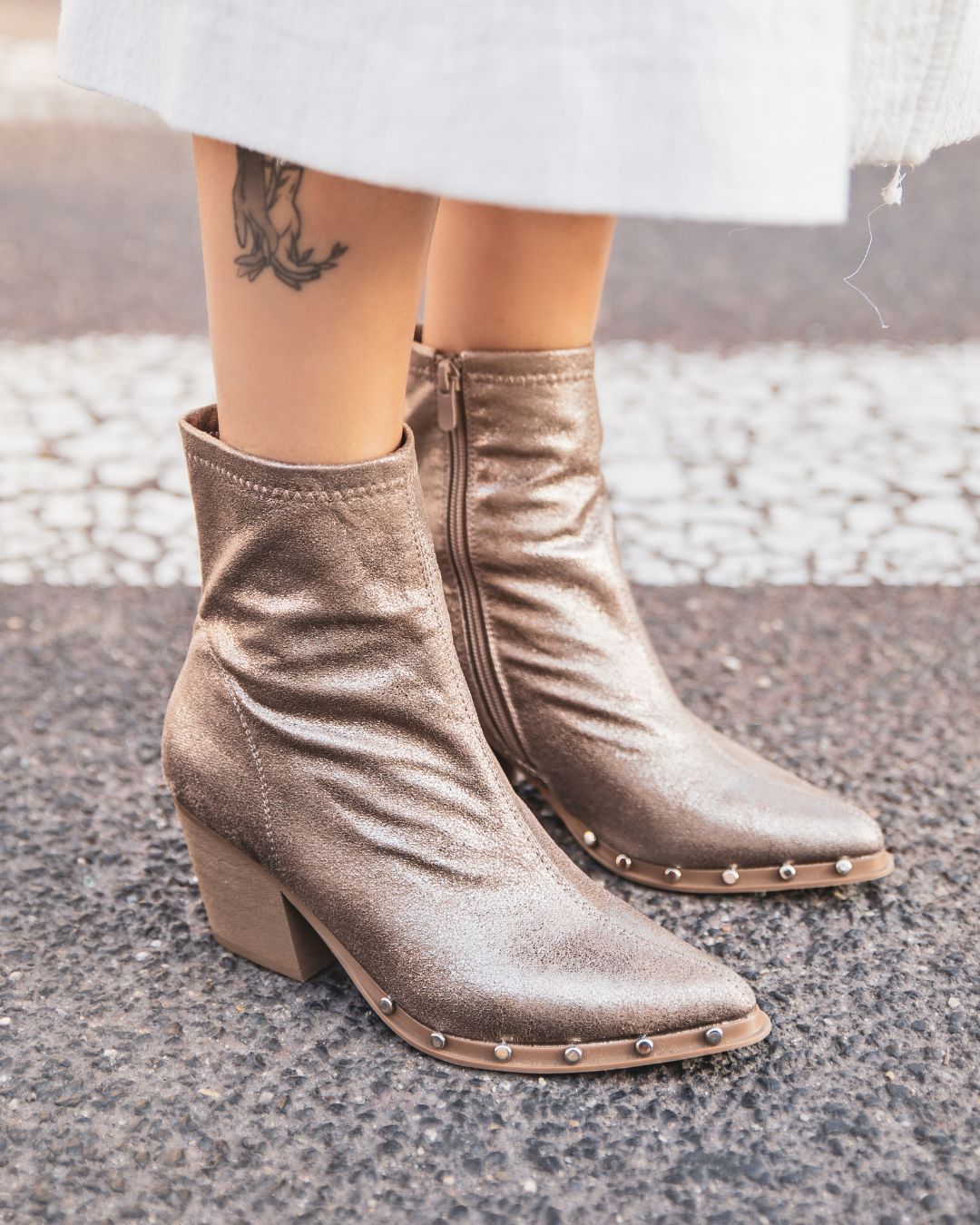 Botines mujer topo con tacón y clavos - Jamie - Casualmode.es