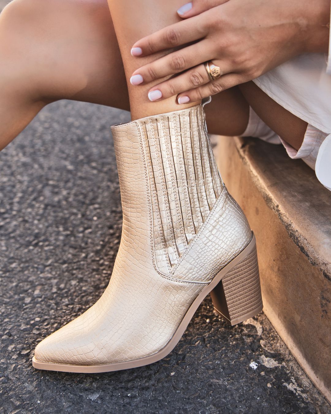 Botines doradas mujer con tacón - Joselyn - Casualmode.es