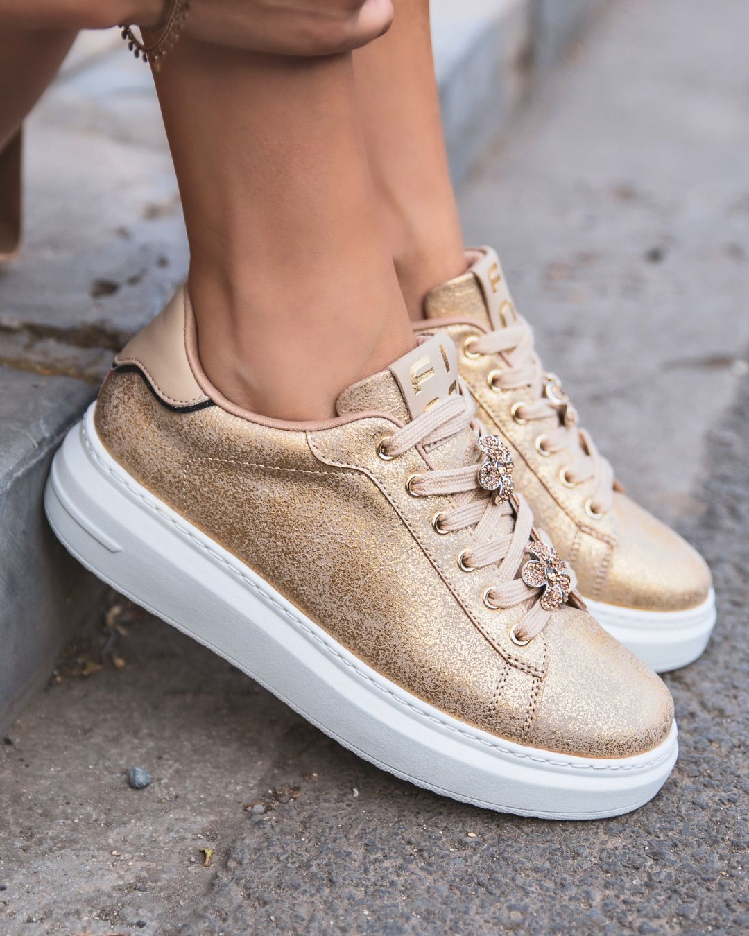 Zapatillas doradas mujer hotsell