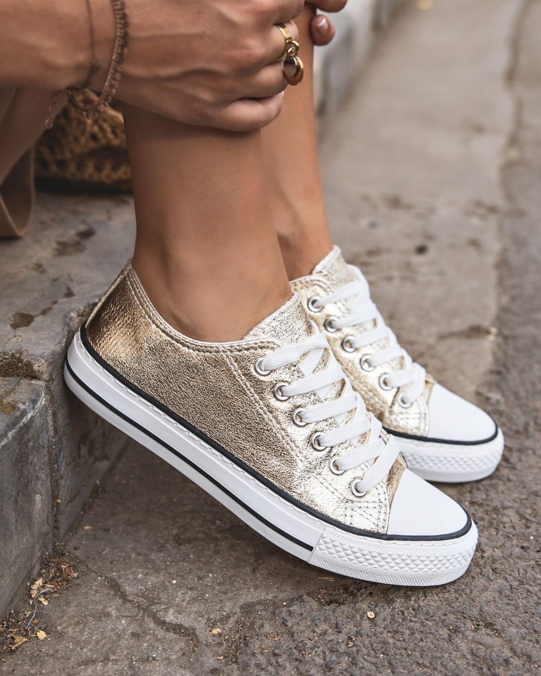 Sneakers doradas mujer hotsell