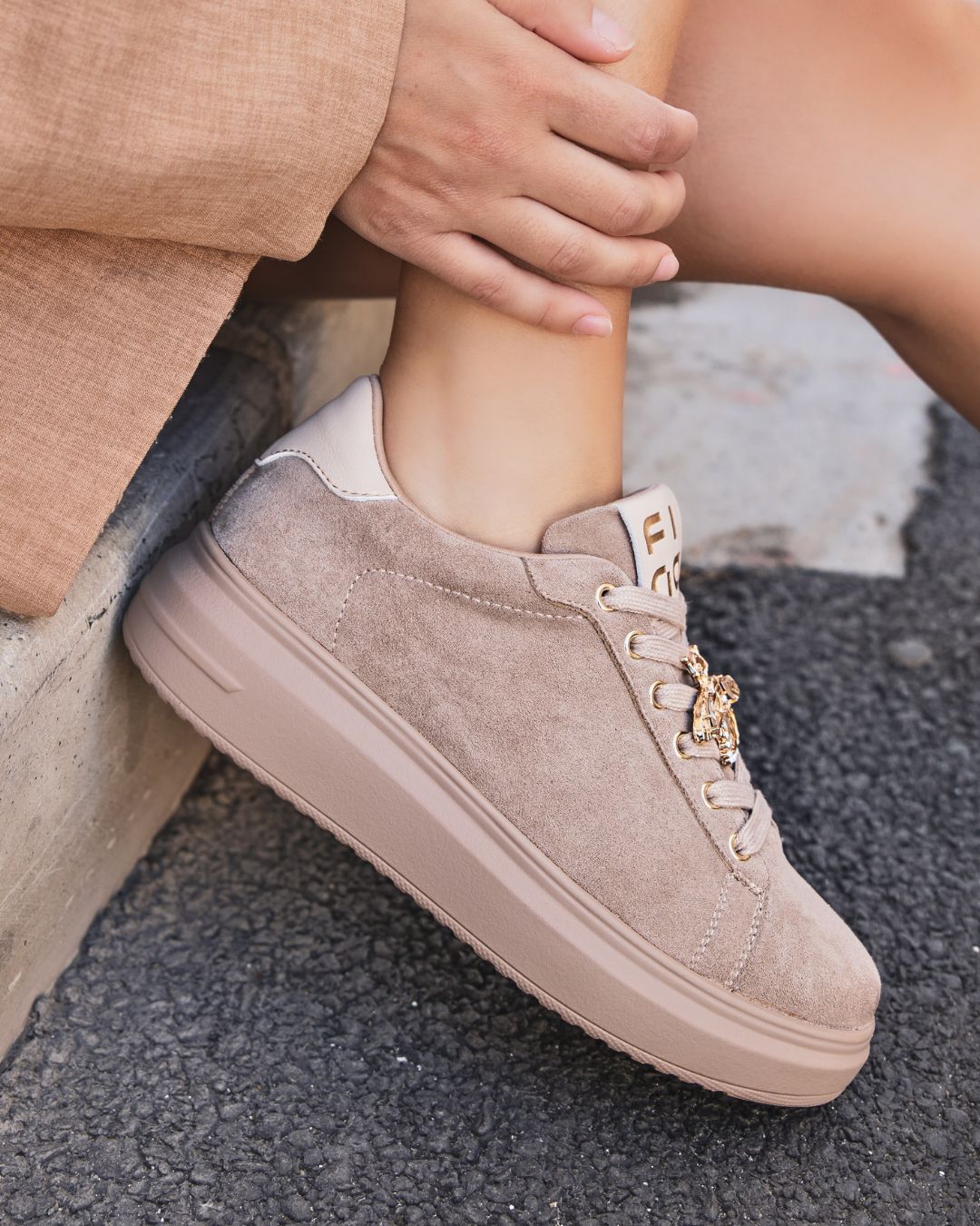Zapatillas plataforma mujer beige con cordones - Éléna - Casualmode.es