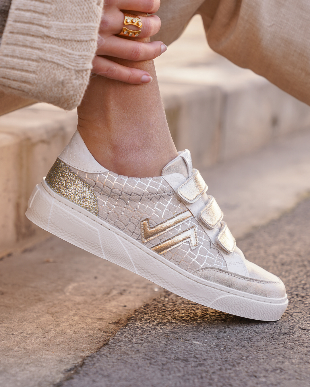 Zapatillas mujer serpiente con velcro - CL84 GOLD