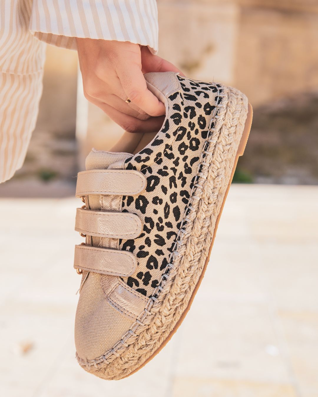 Zapatilla de mujer estilo alpargata con estampado de leopardo - Carine - Casualmode.es