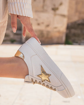 Zapatilla de mujer con estrella blanca y cordones - Sabine - Casualmode.es
