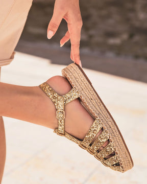 Sandalia de mujer con plataforma estilo gladiador dorada - Mira - Casualmode.es