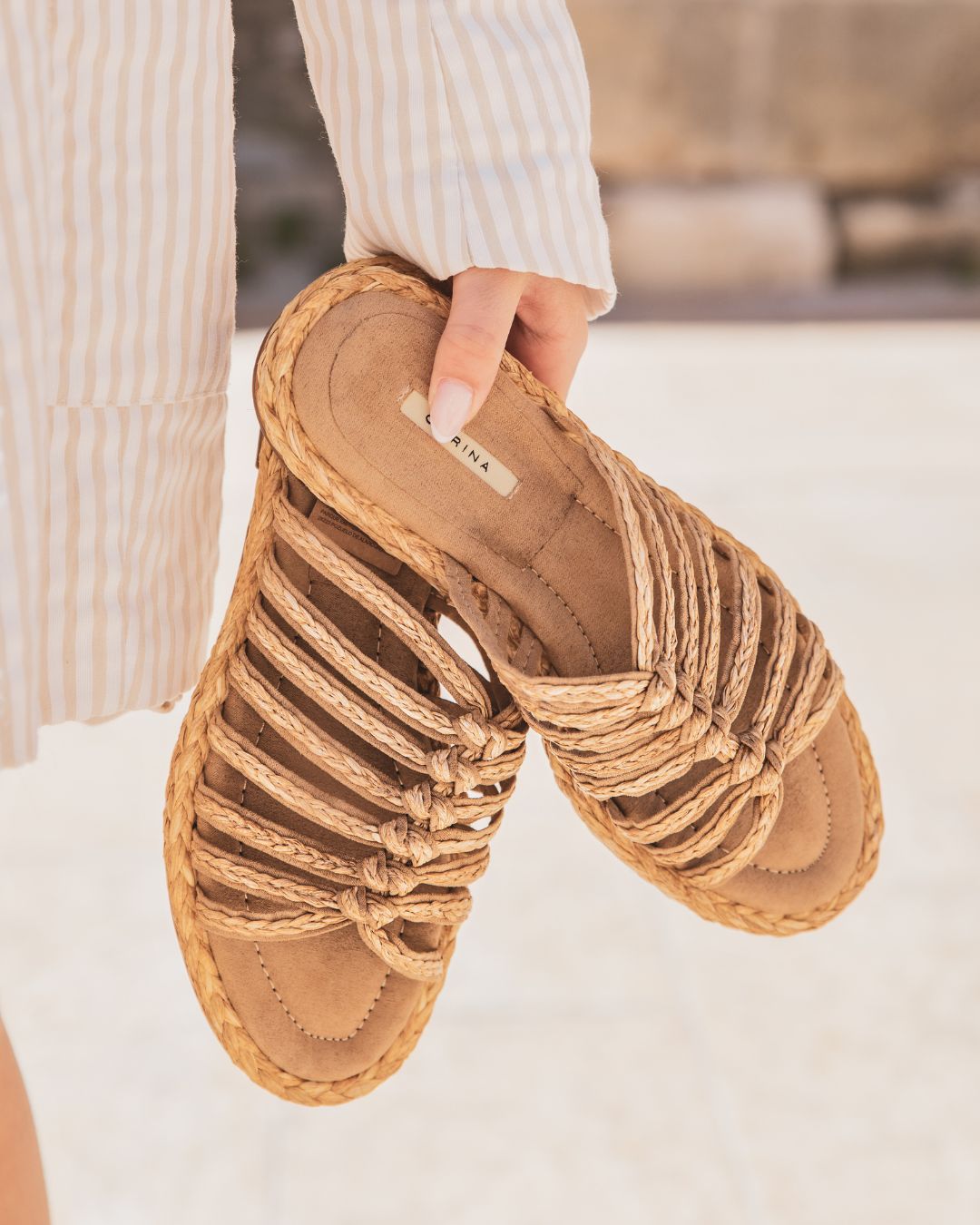 Sandalias planas de estilo mule en color camel - Clelie - Casualmode.es