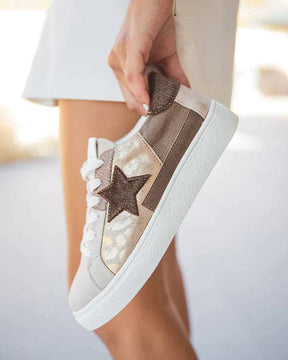 Zapatillas de mujer color taupe con estrella y cordones - Joya - Casualmode.es