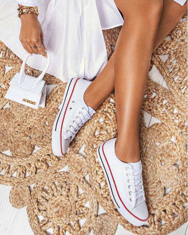 Zapatillas de mujer de tela blancas con cordones - Sandra - Casualmode.es