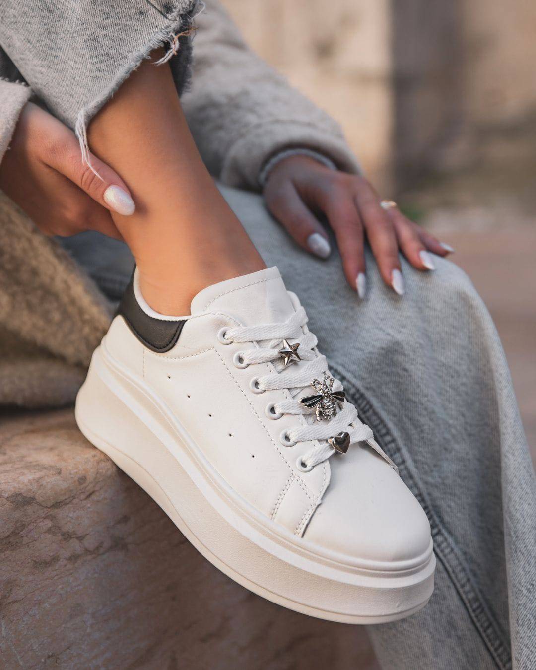 Zapatillas de mujer blancas con suela gruesa - Vanina - Casualmode.es