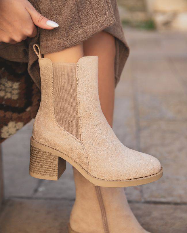 Botines de mujer en color beige con tacón - Madeleine - Casualmode.es