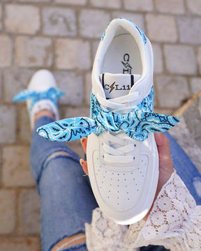 Zapatillas de mujer con estampado de pañuelo azul y cordones - CL11 BLUE - Casualmode.es