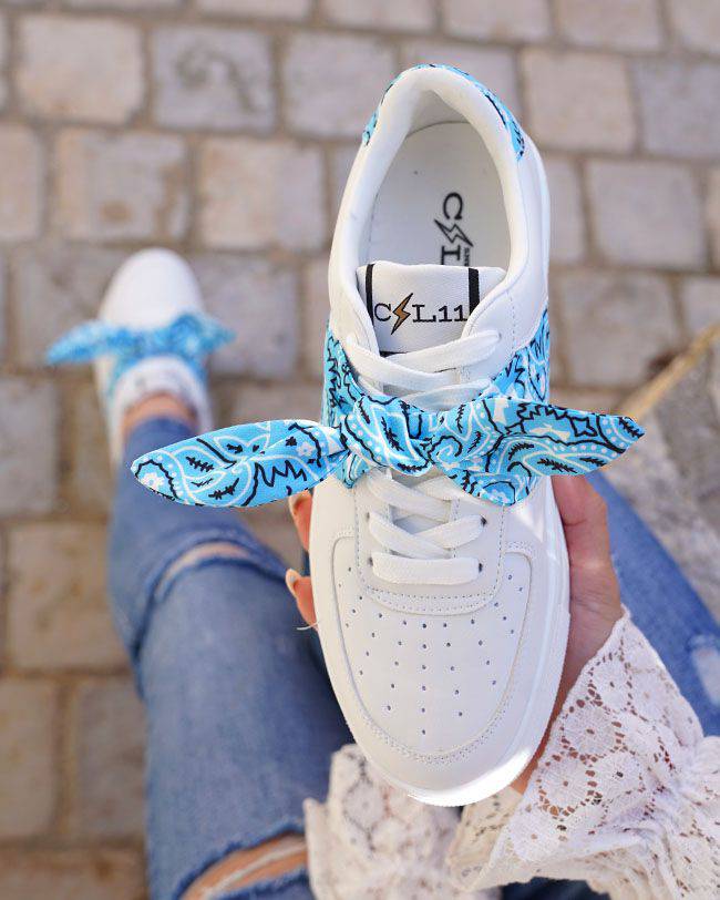 Zapatillas de mujer con estampado de pañuelo azul y cordones - CL11 BLUE - Casualmode.es