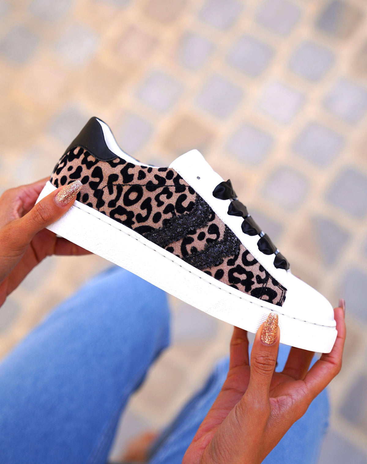 Zapatillas de mujer con estampado de leopardo y lentejuelas con cordones - CL07 GOLD - Casualmode.es
