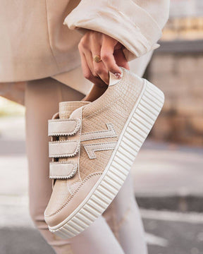 Zapatillas para mujer color beige con suela gruesa y cierre de velcro estilo creepers - CL73 SNAKE - Casualmode.es