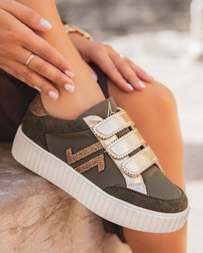 Zapatillas de mujer en color caqui con cierre de velcro CLE01 GREEN