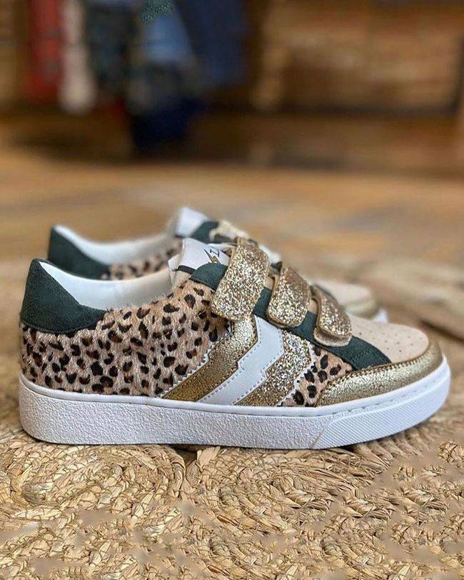 Zapatillas de mujer en estampado de leopardo con cierre de velcro - CL13 LEO - Casualmode.es