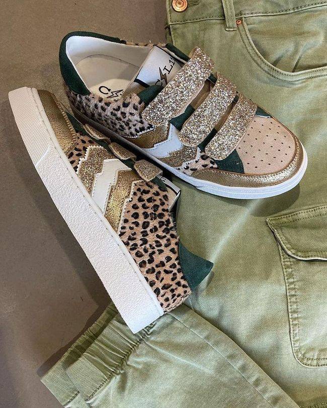 Zapatillas de mujer en estampado de leopardo con cierre de velcro - CL13 LEO - Casualmode.es