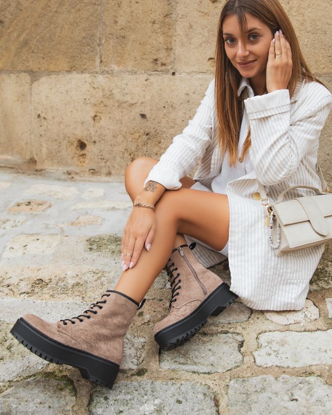 Botines estilo ranger de mujer en color taupe - Carolina - Casualmode.es