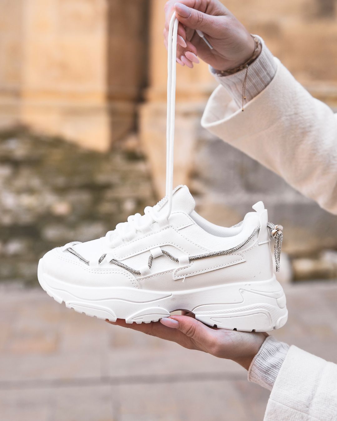 Zapatillas de mujer blancas con cordones estilo sneakers - Siena - Casualmode.es