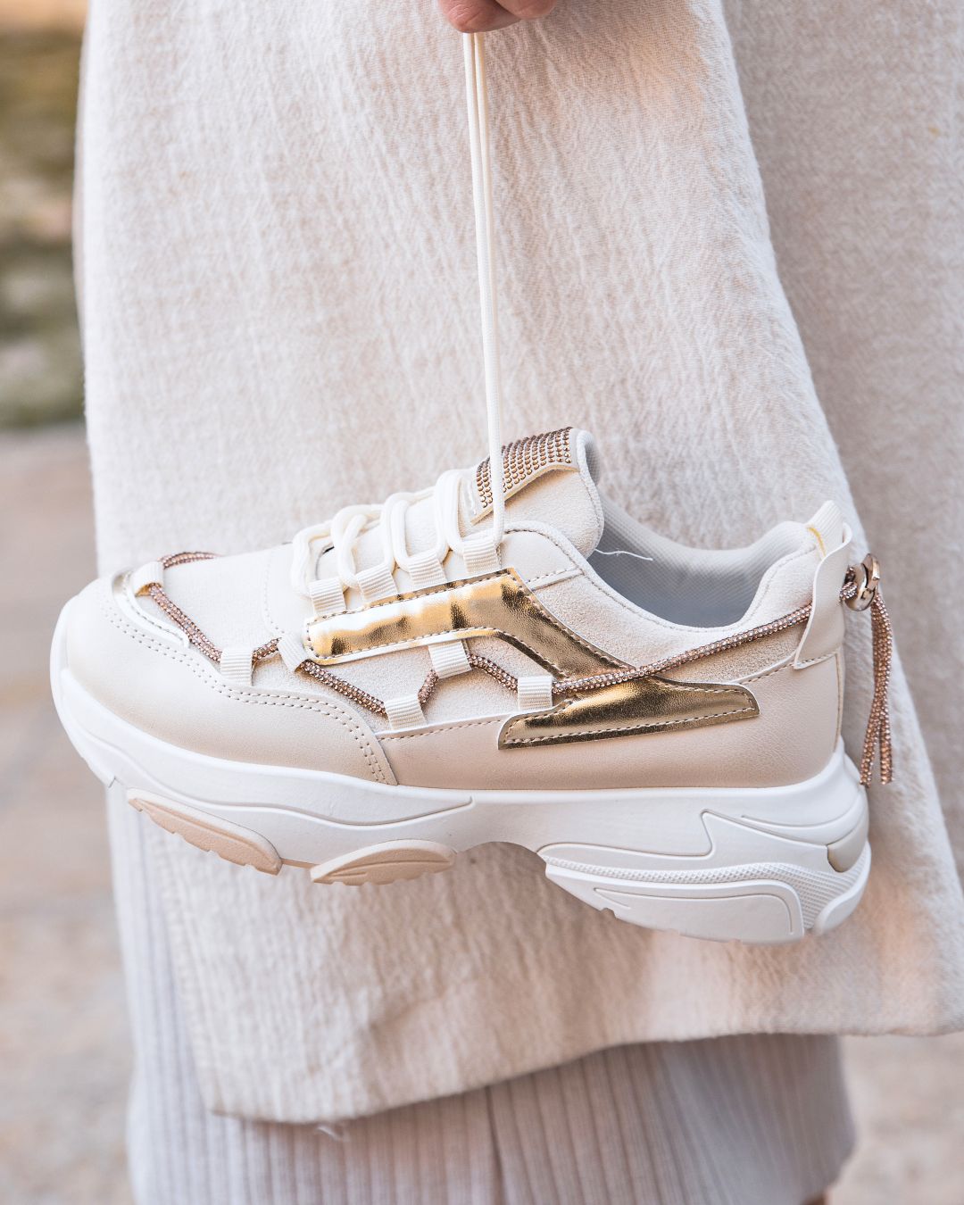 Zapatillas de mujer beige con cordones estilo sneakers - Siena - Casualmode.es