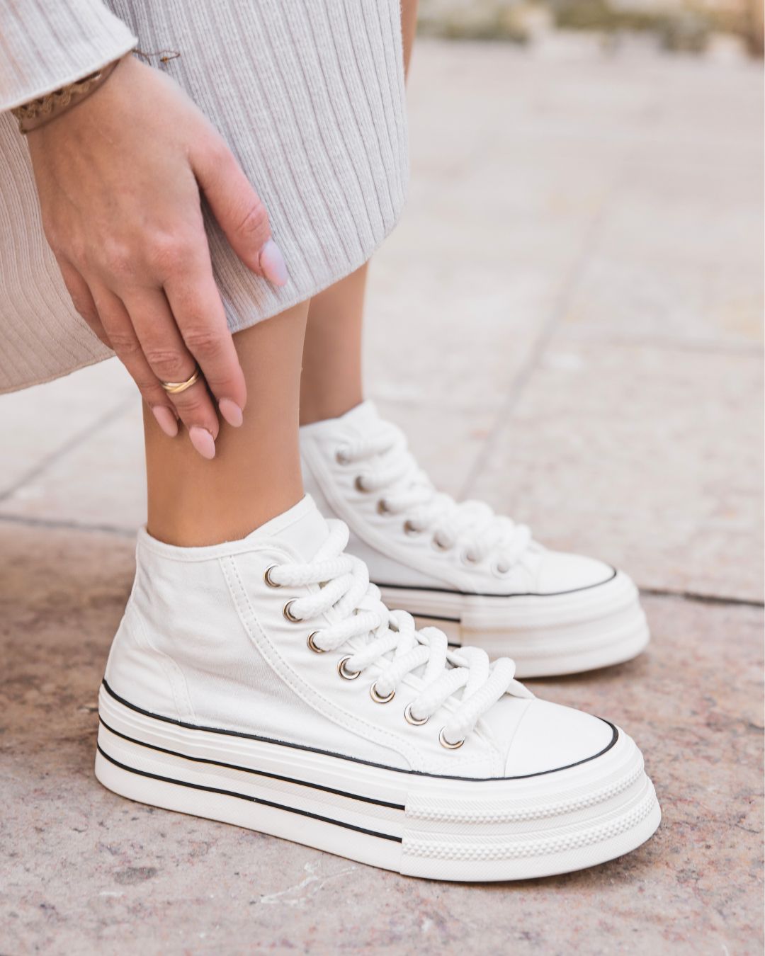 Zapatillas altas de lona blancas para mujer - Maeve - Casualmode.es